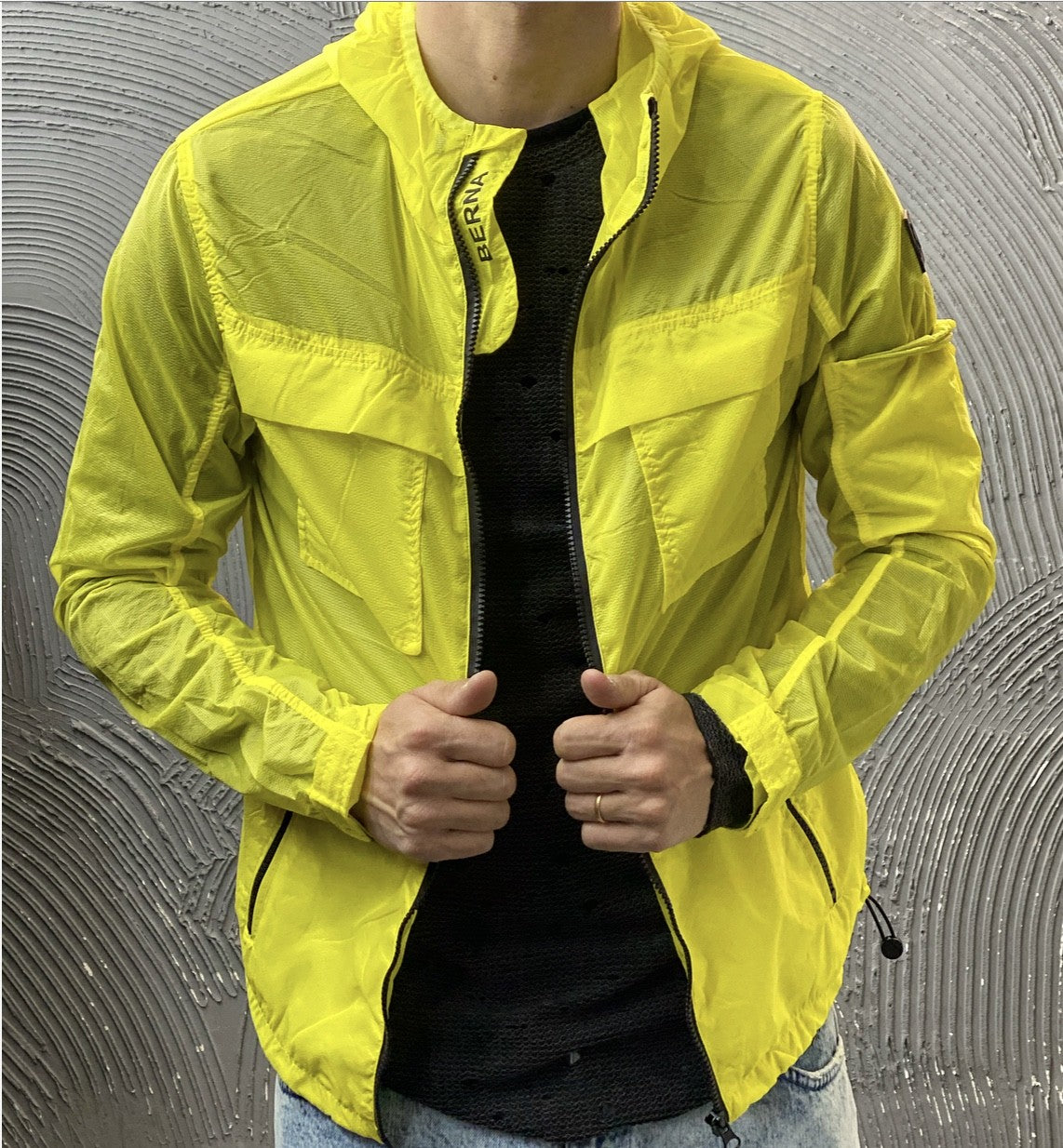 GIUBBINO CON CAPPUCCIO WIND JACKET BERNA  - ART. 1961345 - COL.  GIALLO (1961342)