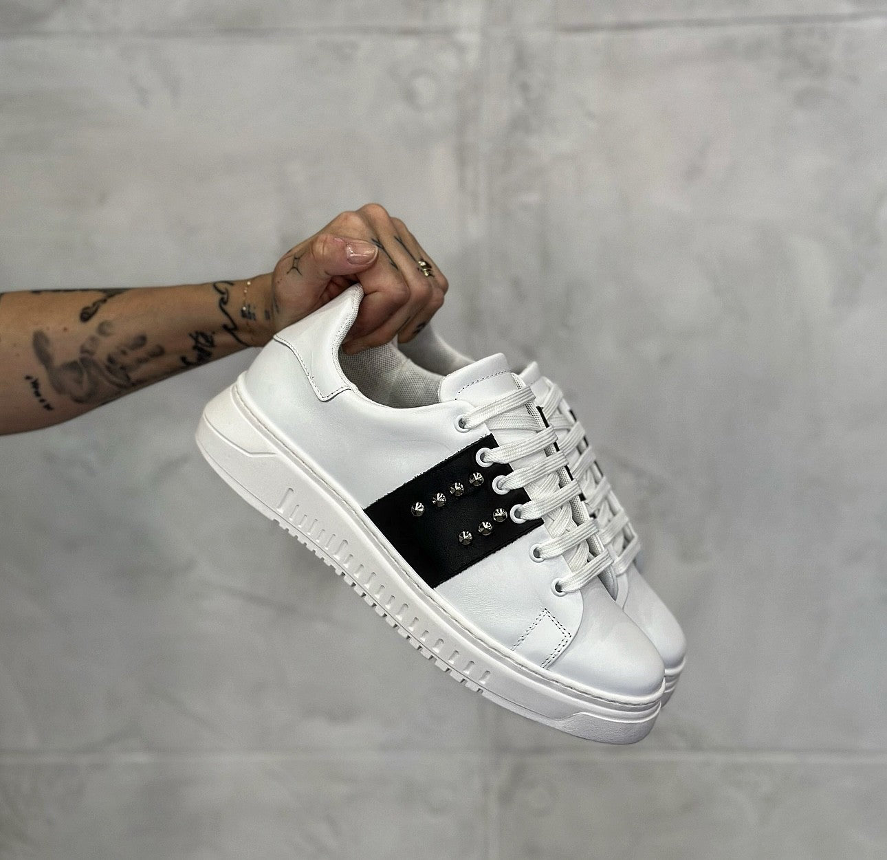 SNEAKERS CON SUOLA OVERSIZE BORCHIE - HAMEN - ART. AR3501 (AR350) (AR301) - COL. BIANCO / NERO