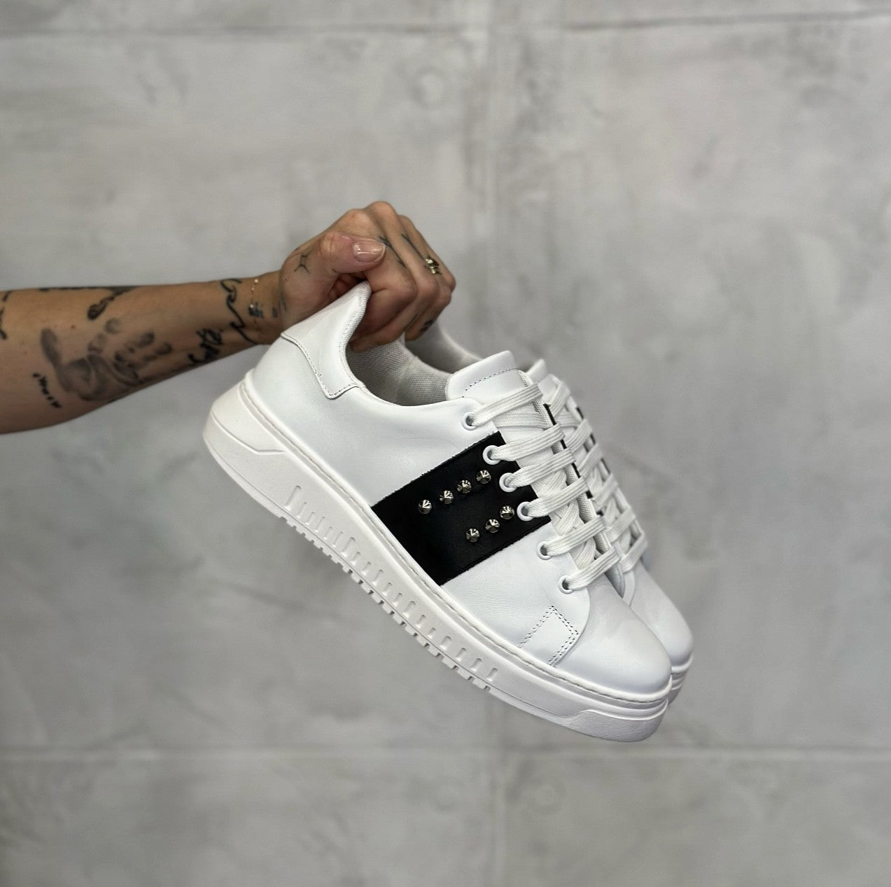 SNEAKERS CON SUOLA OVERSIZE BORCHIE - HAMEN - ART. AR3501 (AR350) (AR301) - COL. BIANCO / NERO