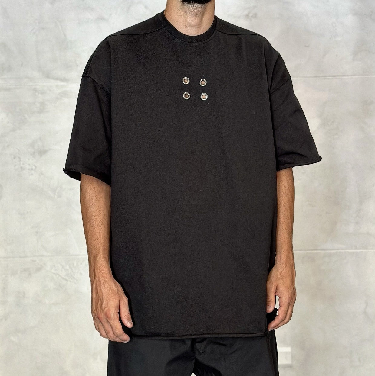 T-SHIRT CON OCCHIELLI OVERSIZE - DAMN STUDIOS - ART. DAMN13 - COL. NERO