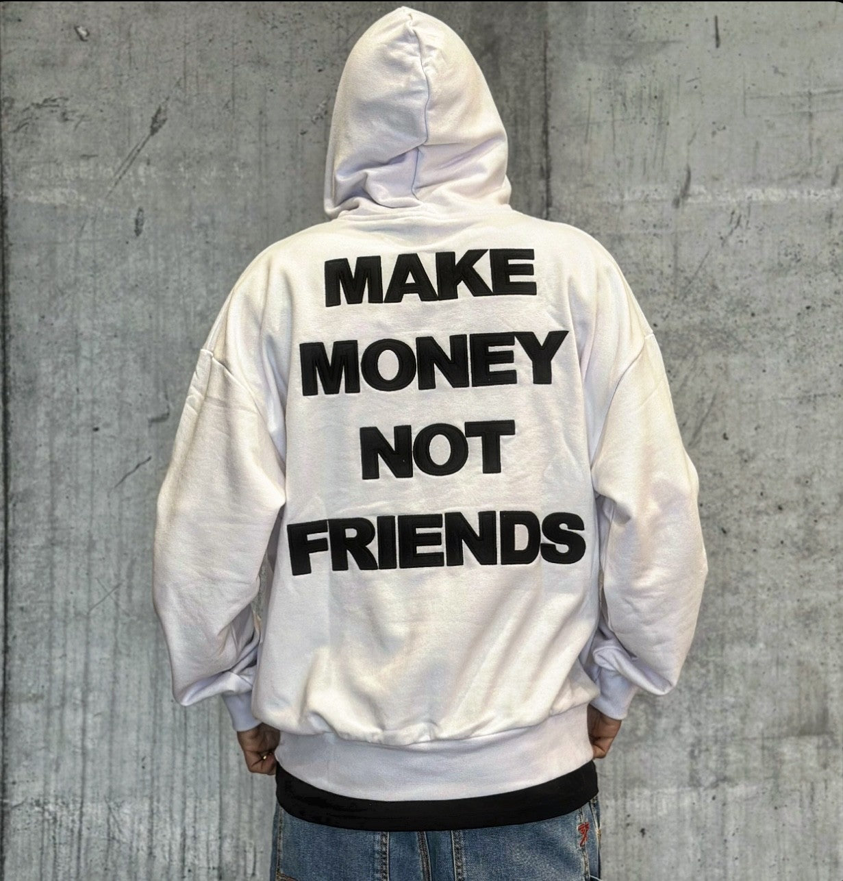 FELPA CON CAPPUCCIO + PATCH - MAKE MONEY NOT FRIENDS - *ART. MU210012 - COL. BIANCO