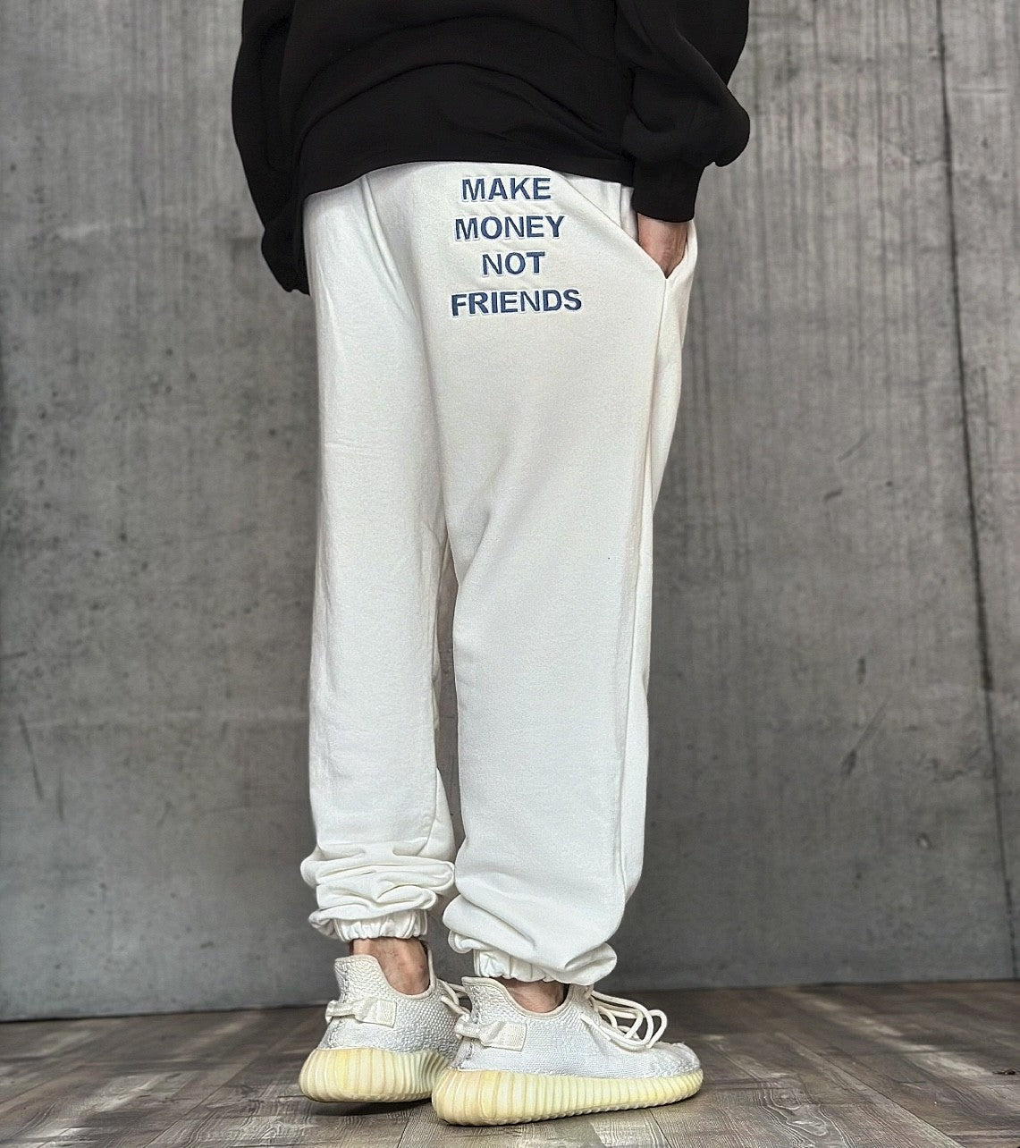 PANTALONE TUTA + RICAMO - MAKE MONEY NOT FRIENDS - *ART. MU210023 - COL. BIANCO